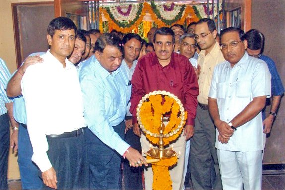 Group photo of local branch executive members.